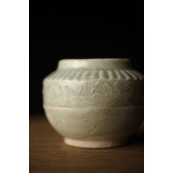 黒田陶々庵識 影青 小壺 草花文茶入　P329 