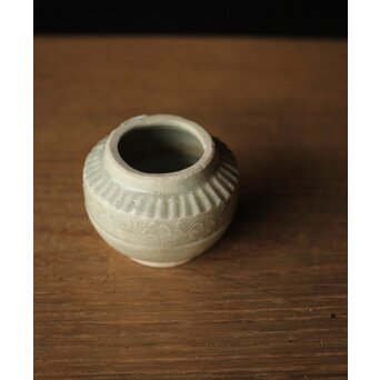 黒田陶々庵識 影青 小壺 草花文茶入　P329 