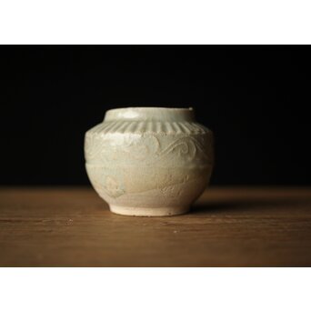 黒田陶々庵識 影青 小壺 草花文茶入　P329 