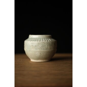 黒田陶々庵識 影青 小壺 草花文茶入　P329 