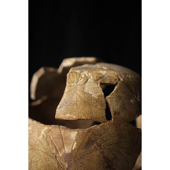 古瀬戸 灰釉劃花文瓶子　P331 