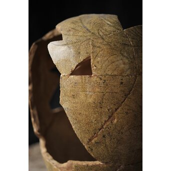 古瀬戸 灰釉劃花文瓶子　P331 