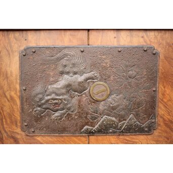 牡丹獅子金具 黒枠 細格子蔵戸　W064YD 