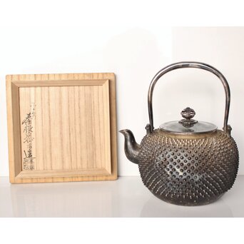 秦銀器 雪鳴 七宝繋摘 純銀霰湯沸/銀瓶　M312 