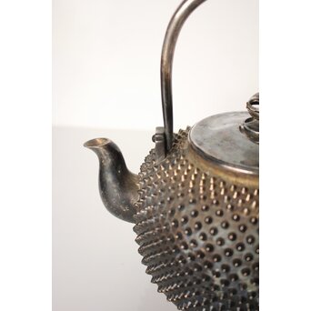 秦銀器 雪鳴 七宝繋摘 純銀霰湯沸/銀瓶　M312 