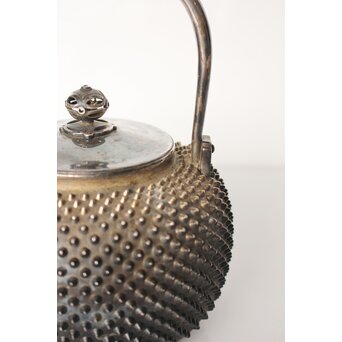 秦銀器 雪鳴 七宝繋摘 純銀霰湯沸/銀瓶　M312 