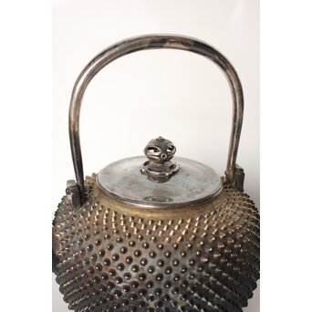 秦銀器 雪鳴 七宝繋摘 純銀霰湯沸/銀瓶　M312 