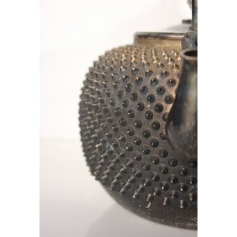 秦銀器 雪鳴 七宝繋摘 純銀霰湯沸/銀瓶　M312 