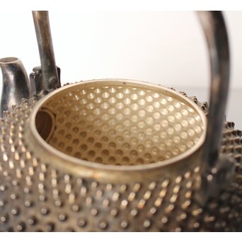 秦銀器 雪鳴 七宝繋摘 純銀霰湯沸/銀瓶　M312 