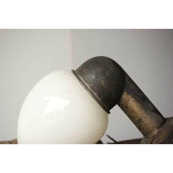 無骨なブラケット照明　A020 