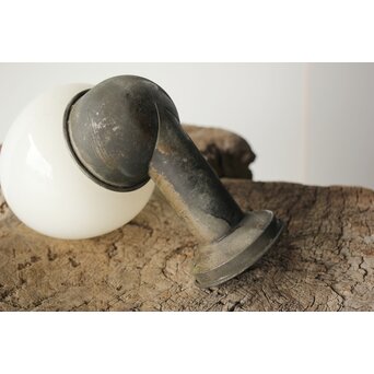 無骨なブラケット照明　A020 