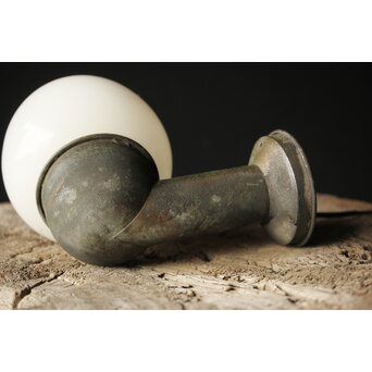 無骨なブラケット照明　A020 