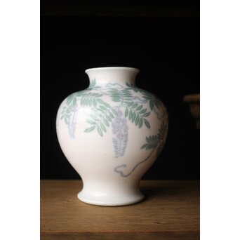 象嵌藤模様花瓶　P335 