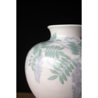 象嵌藤模様花瓶　P335 