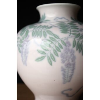 象嵌藤模様花瓶　P335 