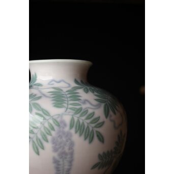 象嵌藤模様花瓶　P335 