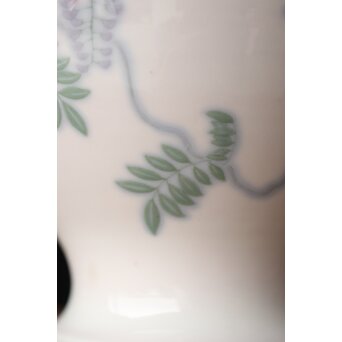 象嵌藤模様花瓶　P335 