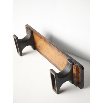 鉄足のうるし職人の作業台　Q301