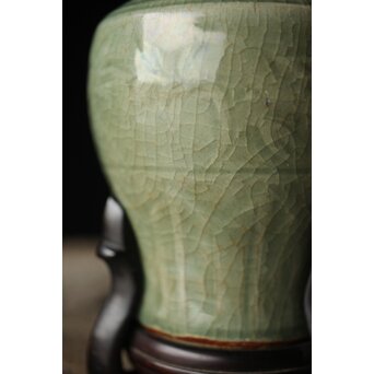 中国陶磁 龍泉窯 七官青磁 紫檀意台 瓶/花瓶　P339 