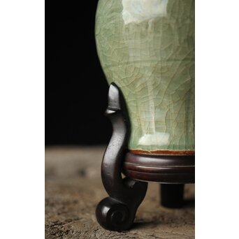 中国陶磁 龍泉窯 七官青磁 紫檀意台 瓶/花瓶　P339 