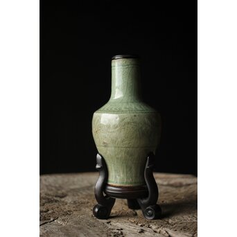 中国陶磁 龍泉窯 七官青磁 紫檀意台 瓶/花瓶　P339 