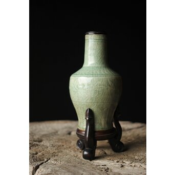 中国陶磁 龍泉窯 七官青磁 紫檀意台 瓶/花瓶　P339 