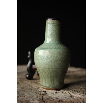 中国陶磁 龍泉窯 七官青磁 紫檀意台 瓶/花瓶　P339 