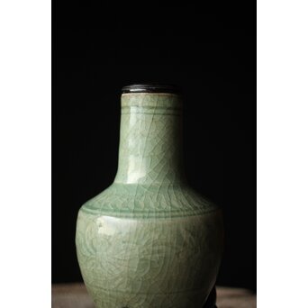 中国陶磁 龍泉窯 七官青磁 紫檀意台 瓶/花瓶　P339 