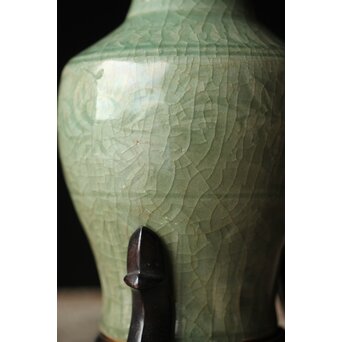 中国陶磁 龍泉窯 七官青磁 紫檀意台 瓶/花瓶　P339 