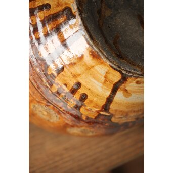 南海古陶磁 褐釉水指　P340 