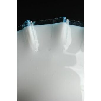 乳白地青縁 ひらひら電笠　A029 