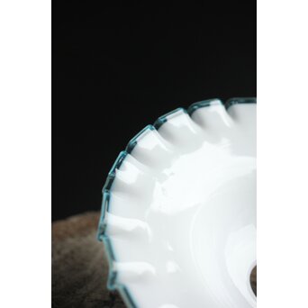 乳白地青縁 ひらひら電笠　A029 