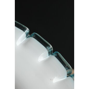 乳白地青縁 ひらひら電笠　A029 