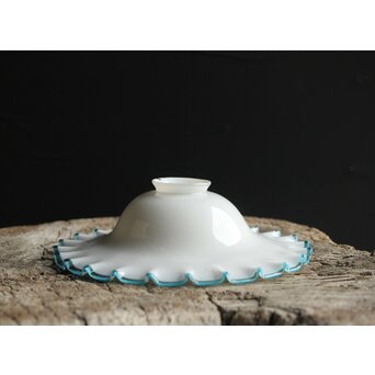 乳白地青縁 ひらひら電笠　A029