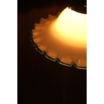 乳白地青縁 ひらひら電笠　A029 