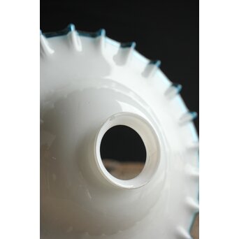 乳白地青縁 ひらひら電笠　A029 