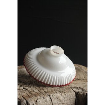 乳白地赤縁 ベル型ひらひら電笠　A030 