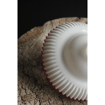 乳白地赤縁 ベル型ひらひら電笠　A030 