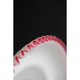 乳白地赤縁 ベル型ひらひら電笠　A030 