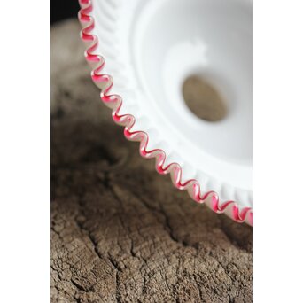 乳白地赤縁 ベル型ひらひら電笠　A030 