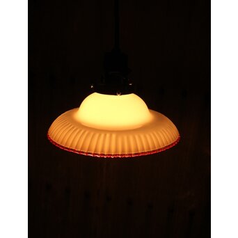 乳白地赤縁 ベル型ひらひら電笠　A030 