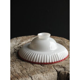 乳白地赤縁 ベル型ひらひら電笠　A030 