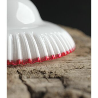 乳白地赤縁 ベル型ひらひら電笠　A030 