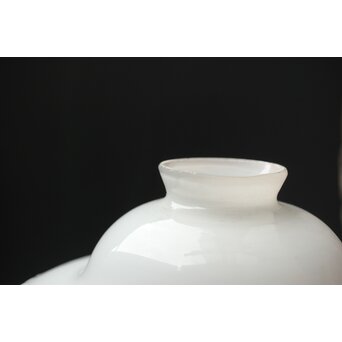 乳白地赤縁 ベル型ひらひら電笠　A030 