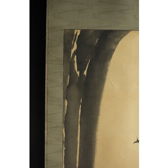 尾竹国観 飛瀑図 絹本軸装 掛軸 水晶軸先 共箱　Z302 