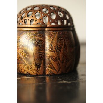 阿古陀型 千鳥蒔絵小型香炉　Q304 