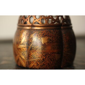 阿古陀型 千鳥蒔絵小型香炉　Q304 