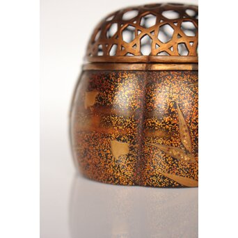 阿古陀型 千鳥蒔絵小型香炉　Q304 