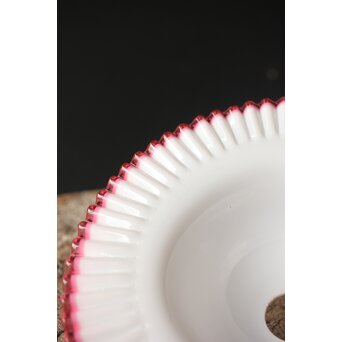 乳白地赤縁 ベル型ひらひら電笠　A034 