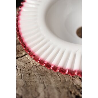 乳白地赤縁 ベル型ひらひら電笠　A034 